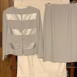 Ladies suit, skirt & jacket